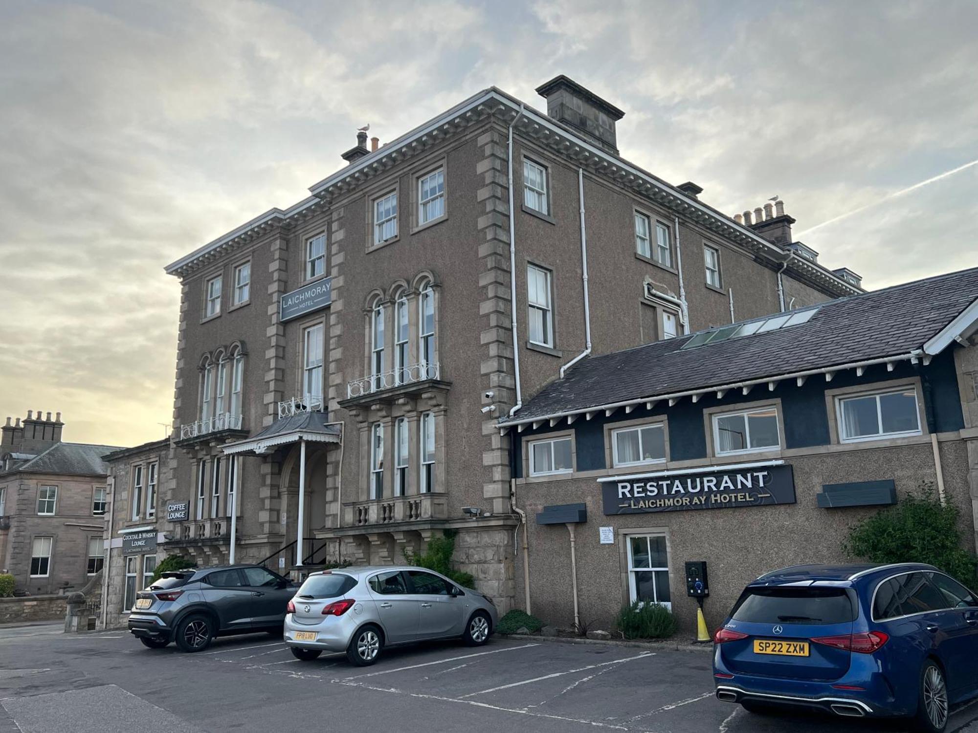 Laichmoray Hotel Елджин Екстериор снимка